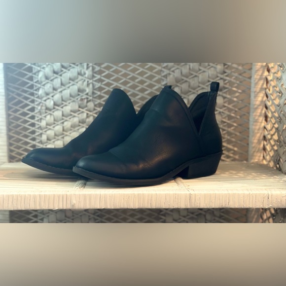 Universal Thread Booties Bundle - Picture 3 of 5